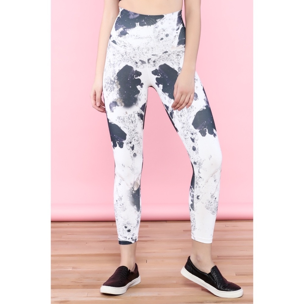 DYI Black White Foggy Nights Leggings